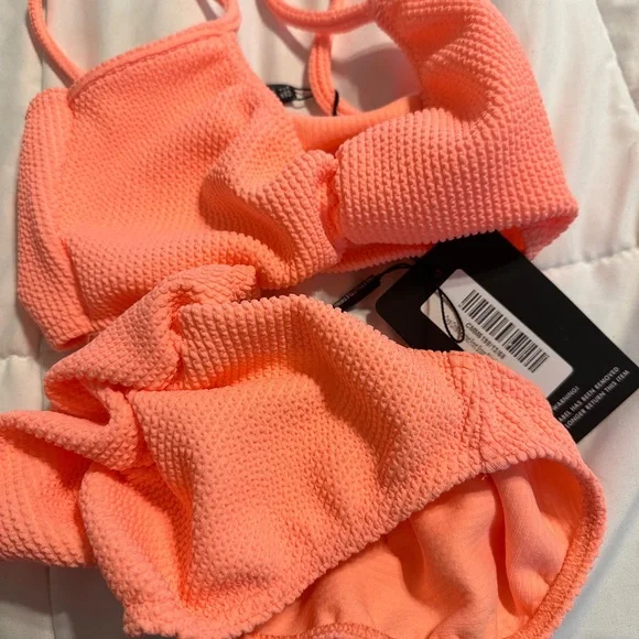 PRETTY LITTLE THING RUCHED TOP AND BOTTOM SWIMSUIT - Picture 5 of 5